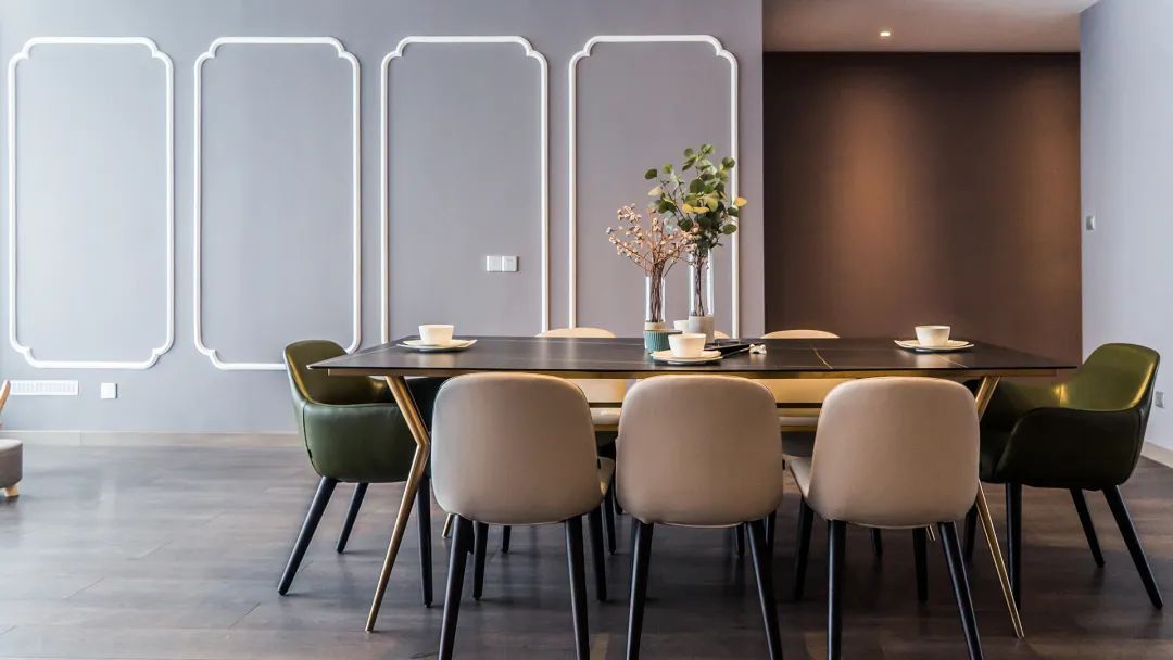 「」简洁装修，摆上轻奢的家居，稳重优雅的家，住出华丽品质生活！