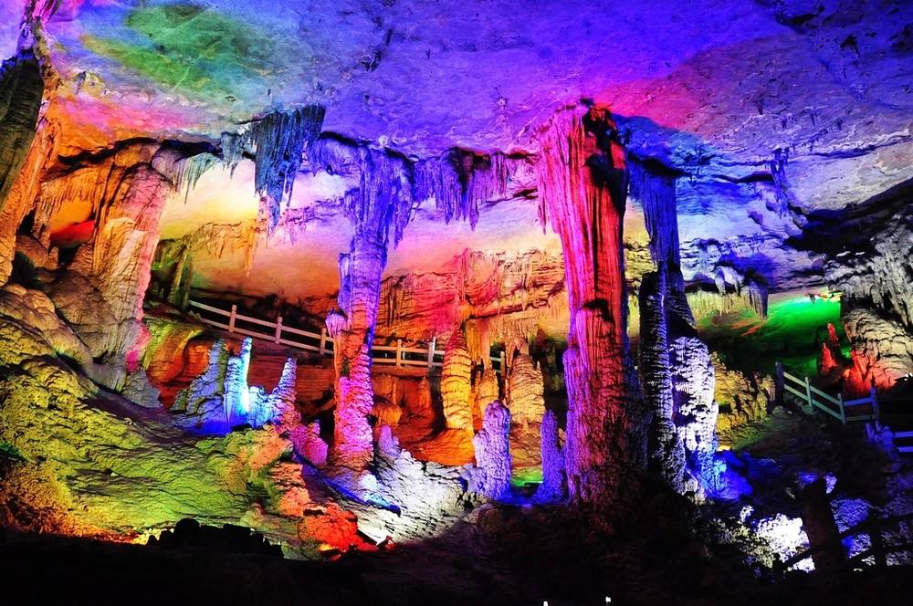 九龙▲用时五个多小时，终于到达九龙洞风景区了，好美