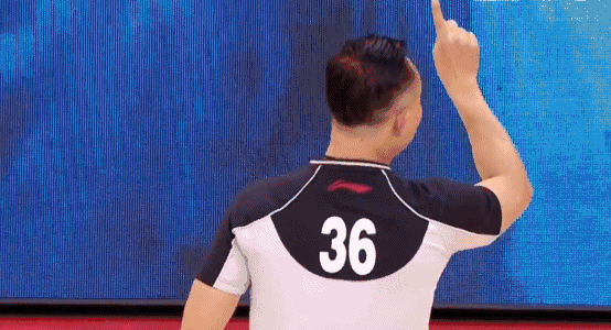 广东男篮|寒心！裁判做出取消比赛的判罚后，谁注意王晓辉这举动：太狠了