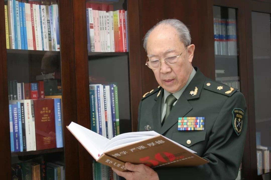 39肿瘤|救了1.6万肝胆病人的吴孟超：医生不能从病人身上捞钱