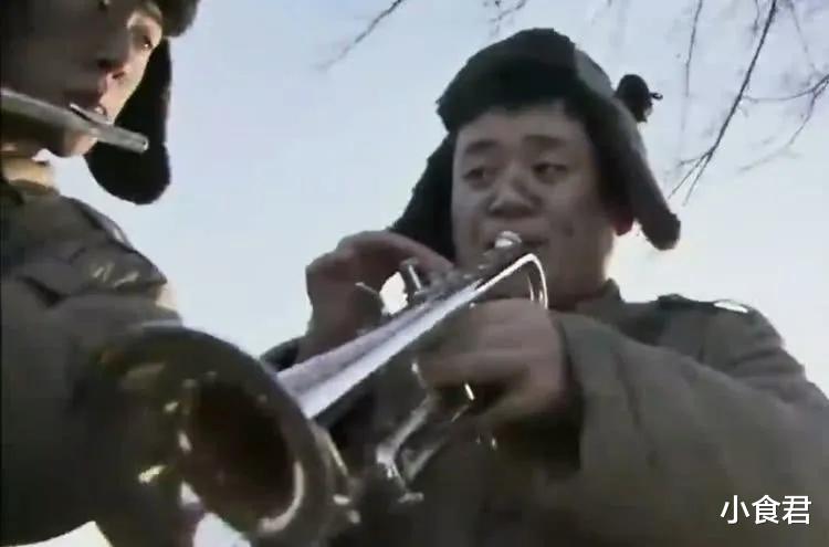 『亮剑』亮剑:旧版VS新版,同是暂七师军乐队,一个是正规乐队,一个是卖艺的!