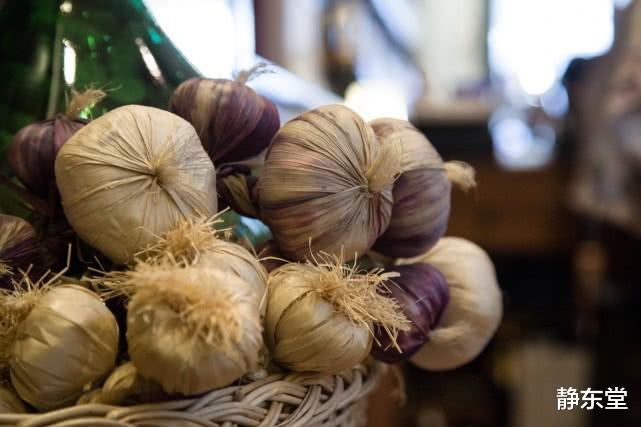 #排毒#身体2个部位“越臭”，可能肝“藏毒”越深，不能拖，该排毒了