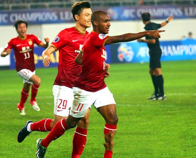 广州恒大:恒大10年最佳阵容出炉,没有郜林,没有穆里奇,球迷不买账!