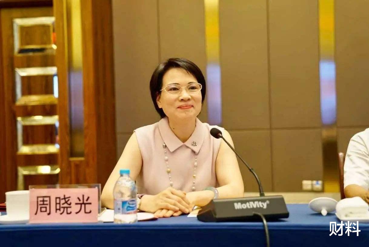 财料|又一女老板“倒下”！靠“摆地摊”起家成女首富，如今负债357亿