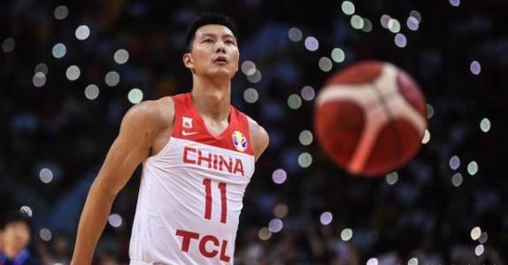 易建联|阿联：续约成疑，身价4亿，两个儿子不同国籍，与名模恩爱10余年