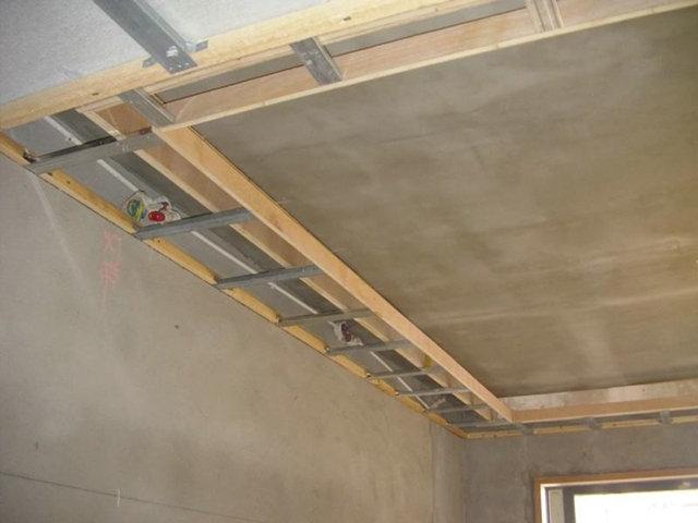 【】吊顶用木龙骨还是轻钢龙骨?小心工人的利己“陷阱”