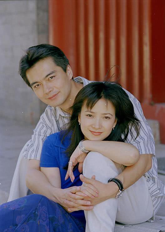 【何晴】何晴：和刘威相恋5年，嫁给3婚许亚军，51岁得脑瘤丈夫不离不弃