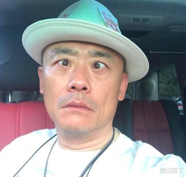 #周立波#定居美国的周立波近照曝光,鼻孔插葱脸色憔悴,发文控诉遇人不淑