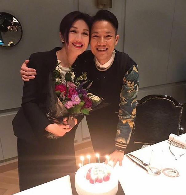 |走进杨千嬅和丁子高的家,厨房用不锈钢做墙面,弄脏了也不用清洁