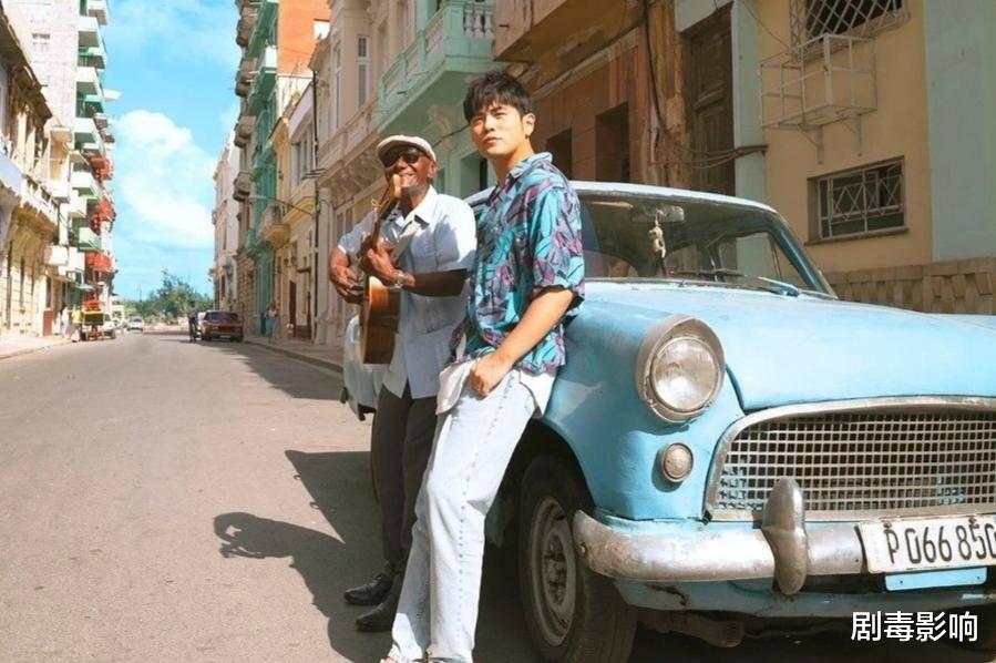 周杰伦@肖战周杰伦新歌同卖1百万张，一个用时19分钟，一个让平台崩盘