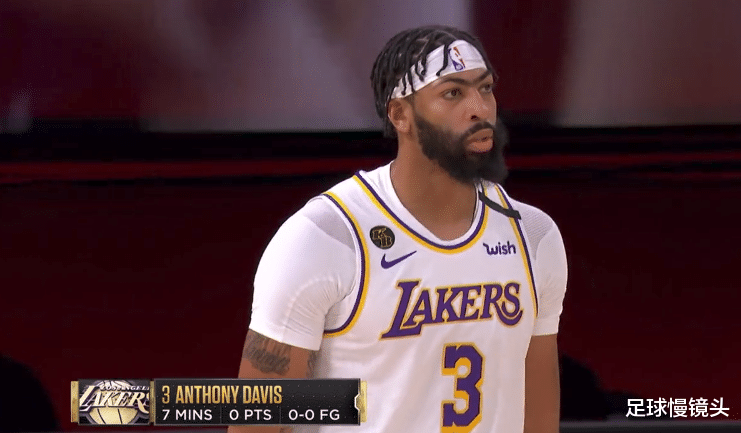 湖人队|湖人输球揪出4大罪人！球迷围攻官博，炮轰詹姆斯不给浓眉传球