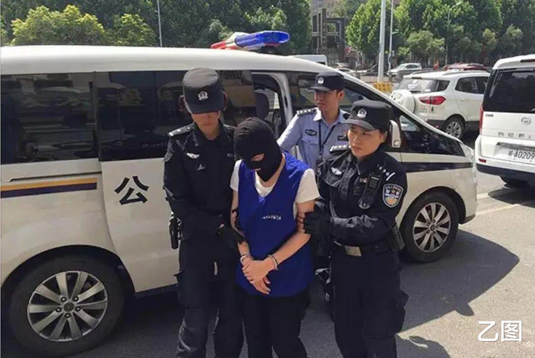 赣州@95后女孩涉黑潜逃，被抓后痛哭，网友：眼泪背后是一副毒辣心肠