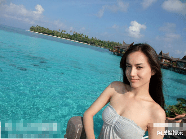 『李嘉欣』比李嘉欣还牛! 她为嫁入豪门与原配争宠, 比赛3年生3娃得3亿分手费