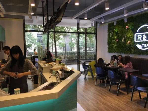 开个实体店到底需要多少钱？创业者：发现10万块开个奶茶店都不够