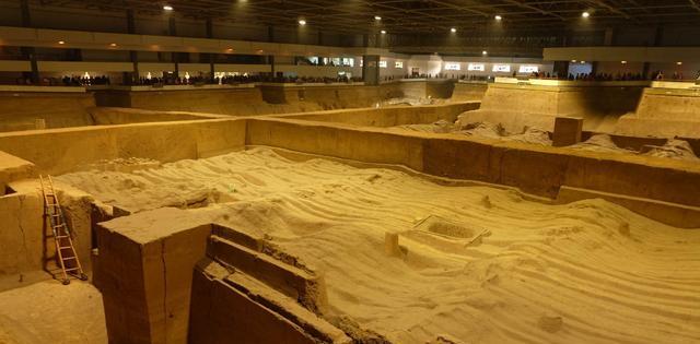 「项羽」项羽派人去盗秦始皇陵墓,打开墓穴时,一只金色的大雁从墓中飞出