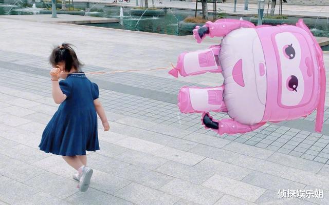 孙怡|怀二胎？孙怡晒老公视角比剪刀手卖萌，脸蛋发福小腹隆起超明显