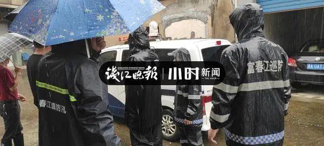 半岛晨报|9孔全开泄洪后，有居民区淹至二楼，树都淹到树冠部位了