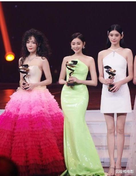 张天爱▲张天爱减肥法火了网友纷纷效仿打卡，其实她的拍照姿势更有玄机