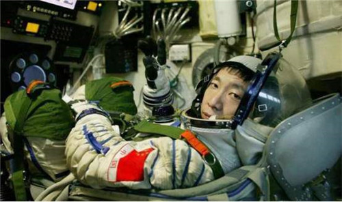 |杨利伟在飞船听到“敲门声”，17年后真相揭露，多亏他当时反应快