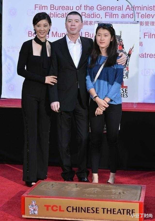 旗袍|徐帆穿旗袍气质惊艳，黑色金丝旗袍连衣裙配短发，尽显东方韵味