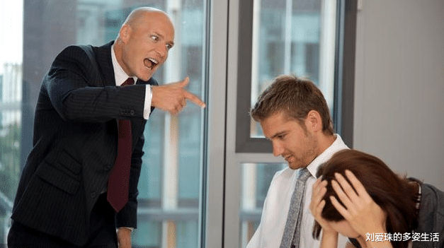 『』遇到同事挑拨离间怎么办？学会这三招，就连小人也不敢惹你，很管用