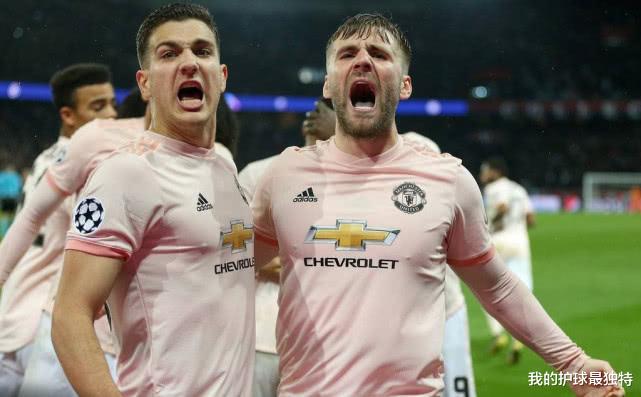 曼联@短短80天!曼联25岁球星明显发福:大肚腩抢眼 肌肉线条消失