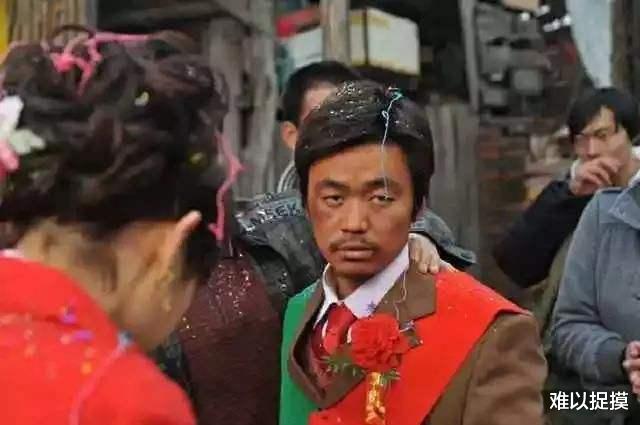 [王宝强]因拍摄条件太苦，演员跑了一半，随便找了个男主，却成了一线大腕