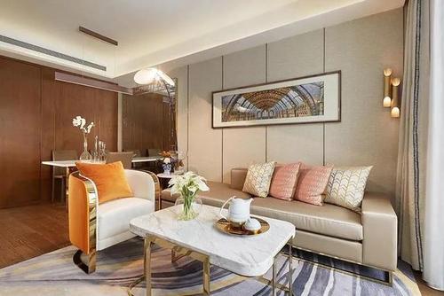 『』头一次见有钱人客厅不放茶几这样布置，太聪明了，后悔没早些察觉