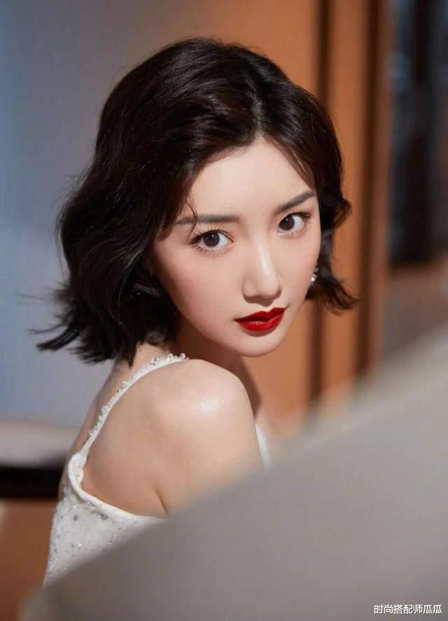 发型|45岁左右的女人，过年别再烫“大妈卷”！试试这3款发型，特好看