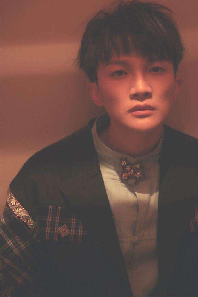 周深|努力追求自己的梦想，严格要求自己，周深终于成为乐坛一匹黑马