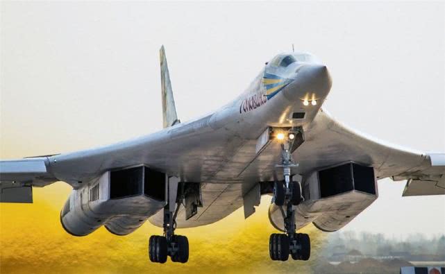 「乌克兰」昔日核武大国自废武功！美代表现场监督，国之重器被大卸八块