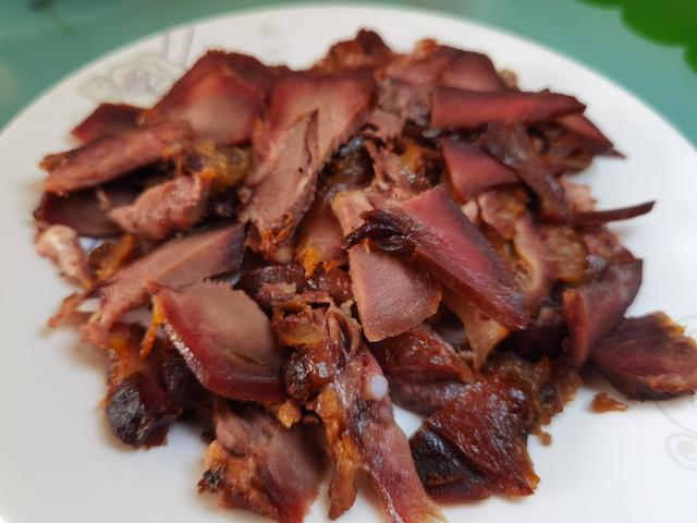 泥鳅|亲娘舅来做客，花130元准备10个好菜来招待，饭后妈妈说我心眼多