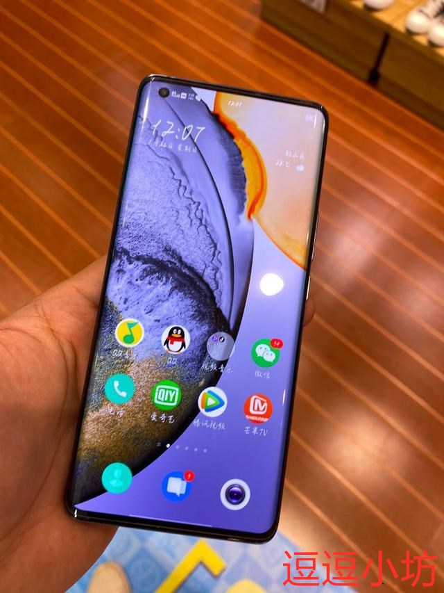 |5000以内，适合女生用的轻薄手机有哪些？求推荐？