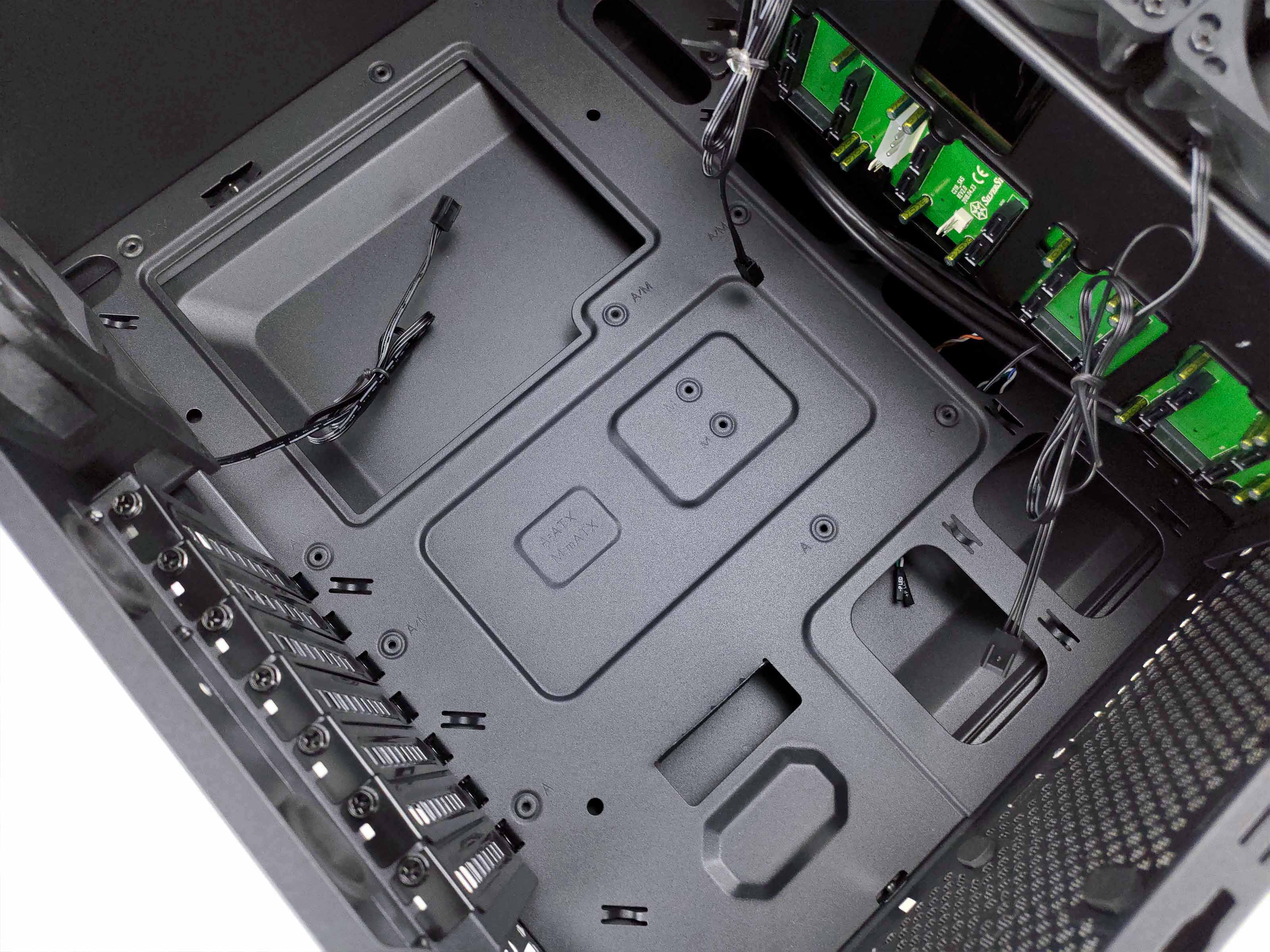 酷睿处理器|64TB超豪华别墅，银欣CS380黑威联通主机达成