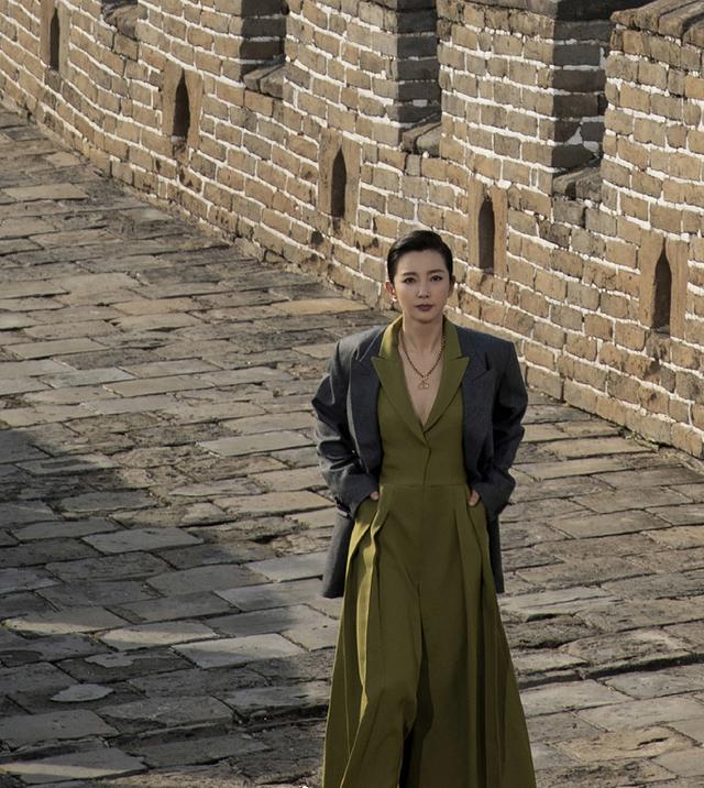 吴昕|李冰冰最新杂志照太高级,穿衣风格很低调,但气质仍然无人能替