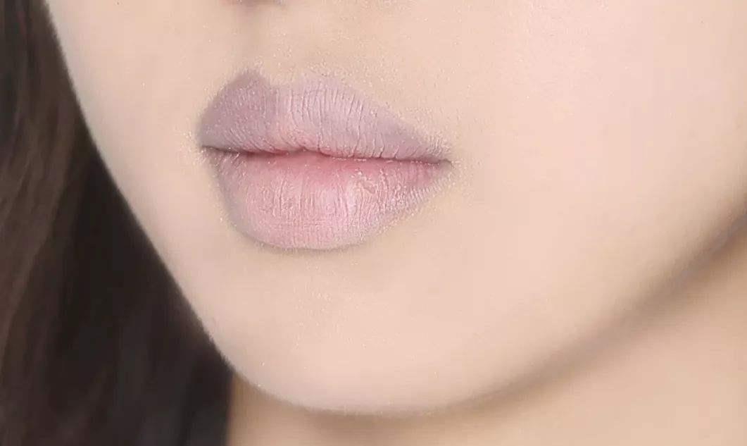 口红■女生“嘴唇”长成这样，涂再贵的口红也是浪费，太扎心