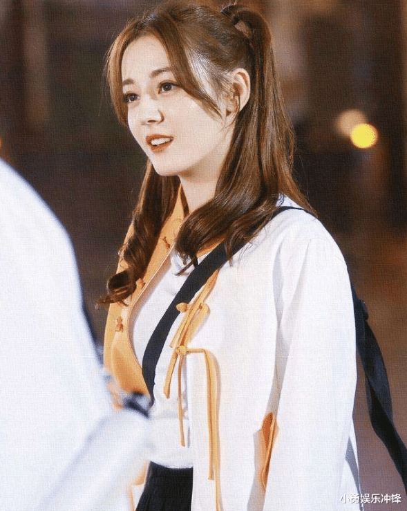 「迪丽热巴」迪丽热巴全名9个字,娜扎10个字,看清佟丽娅全名后:彻底服了