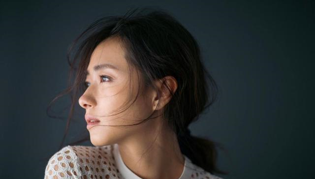 万茜|万茜真不经扒，一根藤上七个瓜，人设翻车只是第一步