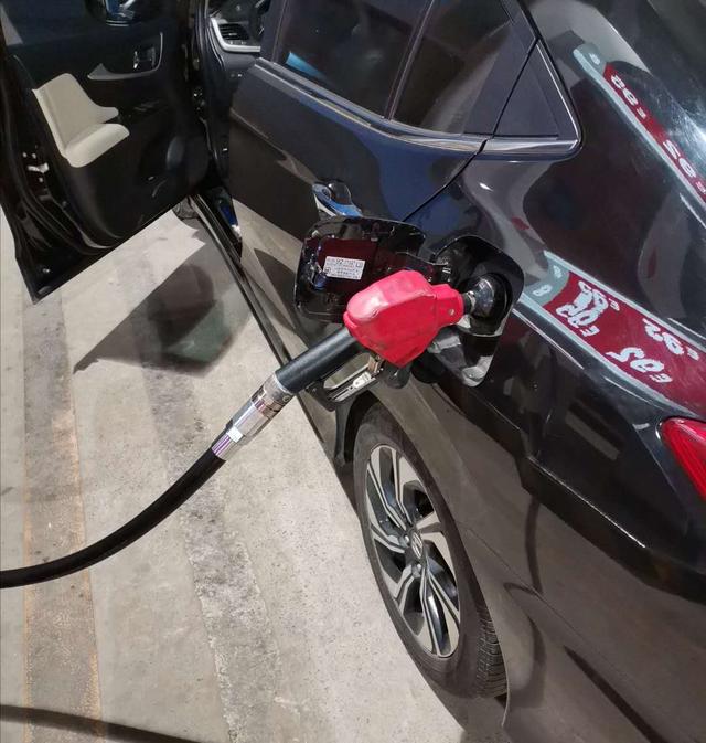 油价@油价调整消息:原油收于41美元,6月26日各地92、95号汽油零售价