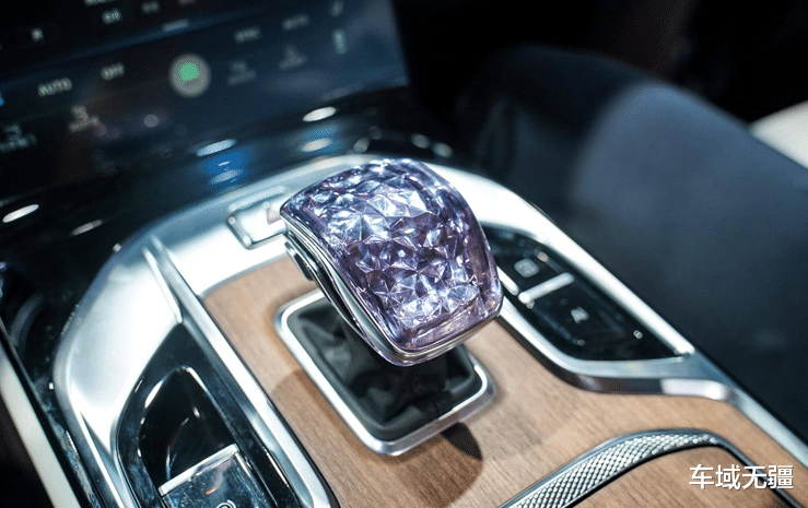 劳斯莱斯库里南|定价超50万，堪称“国产库里南”，这两款车凭啥这么“自信”？