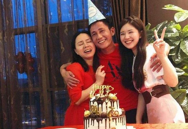 看到这样的家庭组合,相信不用问了,赵露思的成功是必然了吧.