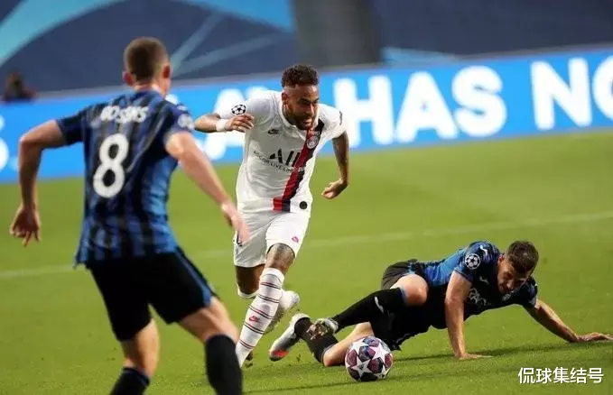 内马尔|蜕变！内马尔遭侵犯+拒假摔，有人扶不起？内马尔如梅西，已是拉不住！