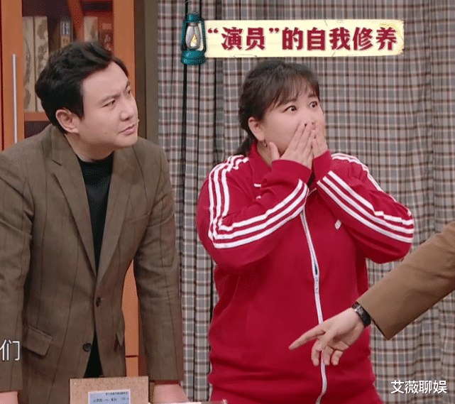 贾玲@贾玲提起“小鹿”,节目组立马把镜头转向关晓彤,又吃了一把狗粮