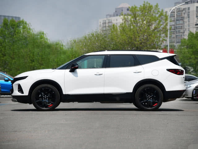 名爵6@又降4万,车长五米,2.0T+9AT,气场比途观L强,还是七座