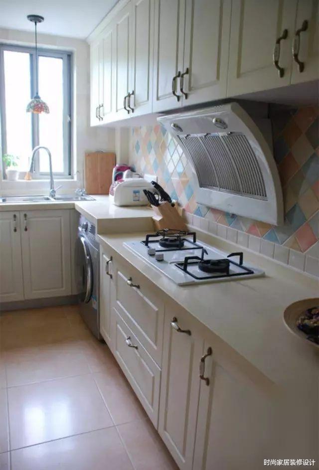 ：洗衣机放厨房、阳台、卫生间哪个地方好，看完才知道放这里好！