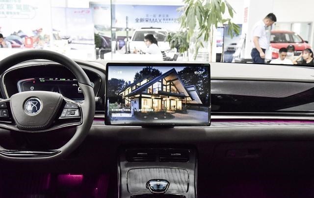 比亚迪汉|媳妇的生日礼物，花23万提辆新款比亚迪汉，车主：我想说句真心话