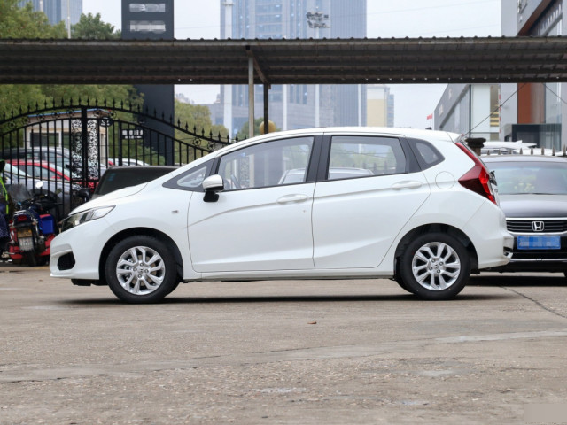 本田飞度|本田飞度进入清仓阶段，入门级跌破7万，还考虑Polo？