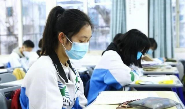 :今年高考生预计过千万!难度会降低?3大变化趋势!家长:着急