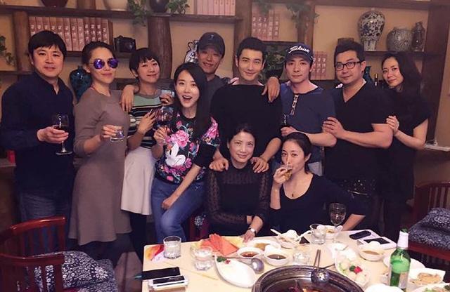 黄晓明|黄晓明班主任看人眼光太独到，被她警告的3位明星学生都出事了