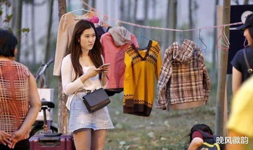 『电子商务』全国摆地摊的兴起 会不会冲击电商的经济？